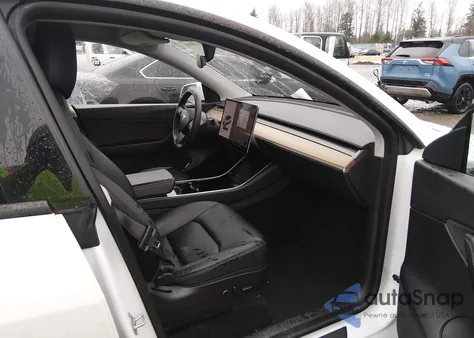 2020 Tesla Model Y Long Range Dual Motor All-Wheel Drive z USA, uszkodzony, nr VIN 5YJYGDEE4LF055566